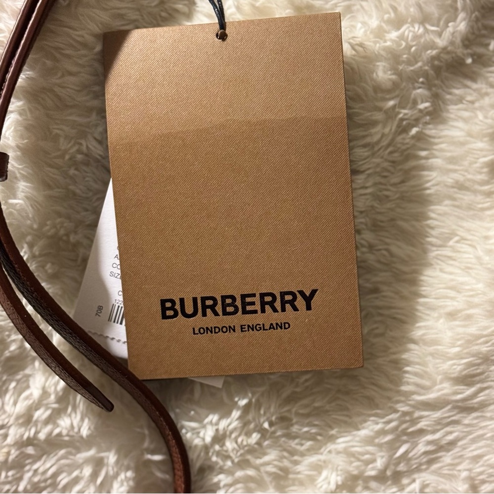 Burberry Hampshire Note Handbag - NWT - Picture 2 of 8